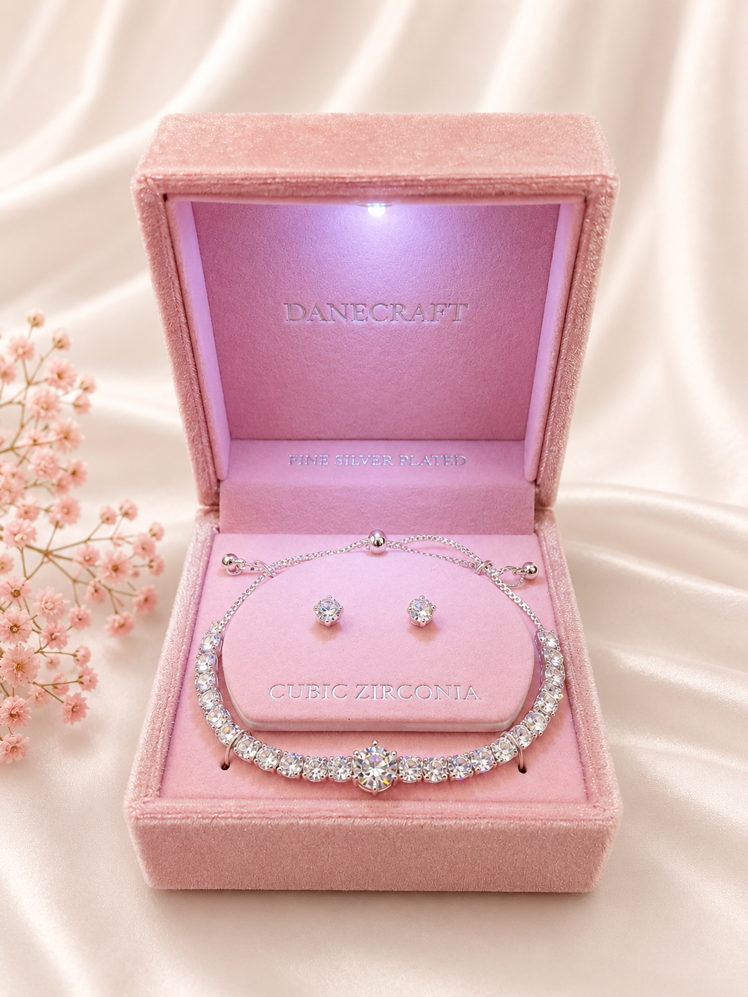 Pulsera y aretes