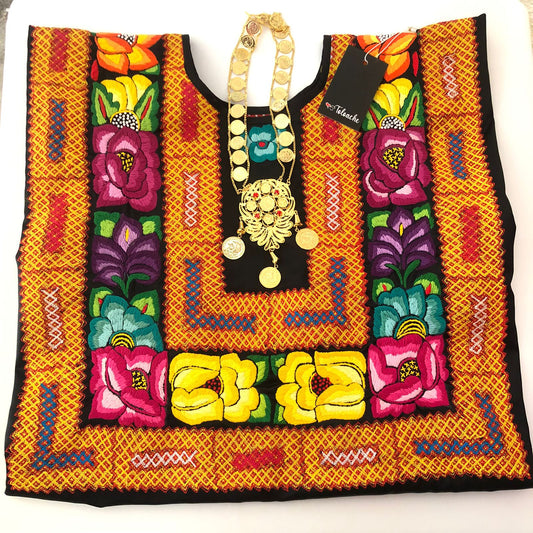 Huipil Bordado a Mano y Cadenilla